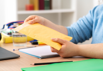 Rodiče pracujících studentů dál nepřijdou o daňové zvýhodnění.