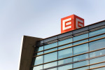 Spotřeba elektřiny v českých domácnostech tvoří velkou část všech měsíčních nákladů.
