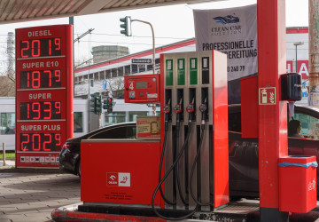 Stále rostoucí ceny donutily některé státy jednat.