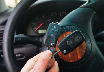 Díky keyless systému nemusíte před vstupem do vozu brát klíče do ruky.