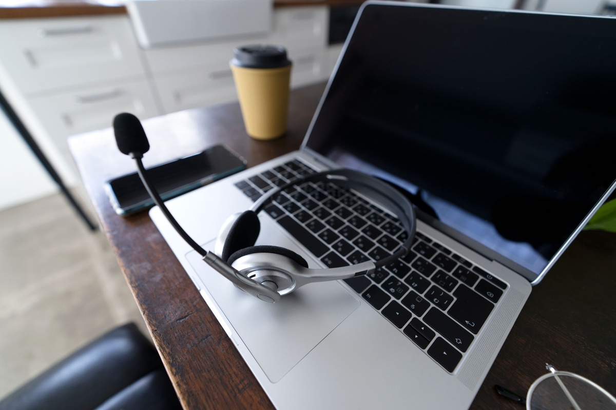 Práce z domova je dnes už zcela běžná. Práce z domova je dnes už zcela běžná.