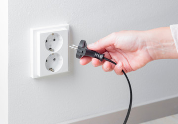 Toto zařízení raději přes noc nenabíjejte. 