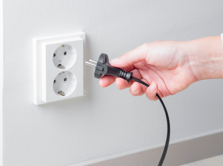 Toto zařízení raději přes noc nenabíjejte. 