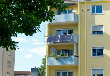 Solární panely můžete instalovat třeba na balkon.
