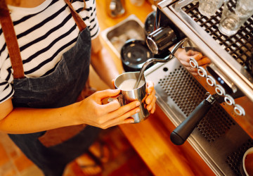 Majitelka malé kavárny prozradila, kolik ji zbyde peněz po odečtu všech nákladů