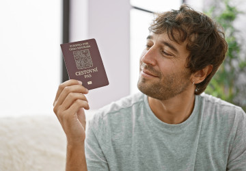 Pokud plánujete v létě dovolenou u moře, teď je nejvyšší čas na výměnu vašeho cestovního pasu. Bez ohledu na jeho platnost