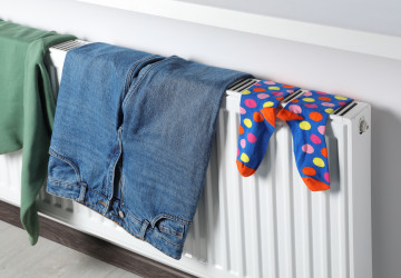Zkuste prádlo pověsit „naruby“. Výsledek překvapí víc než nová sušička