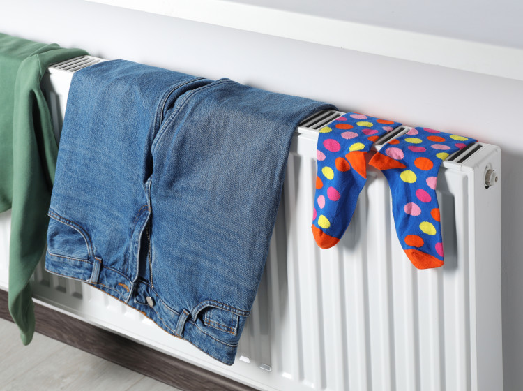 Zkuste prádlo pověsit „naruby“. Výsledek překvapí víc než nová sušička