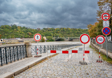 5 dopravních značek, u kterých máte pocit, že je navrhl znuděný grafik. Víte, co opravdu znamenají? 5 dopravních značek, u kterých máte pocit, že je navrhl znuděný grafik. Víte, co opravdu znamenají?