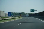 Rozšíření D1 u Brna je zhruba v polovině