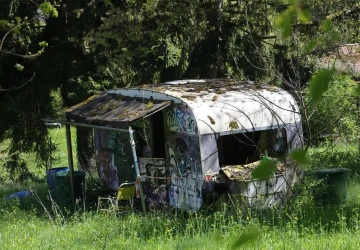 Takhle vypadá pozemek, který obec neřeší roky