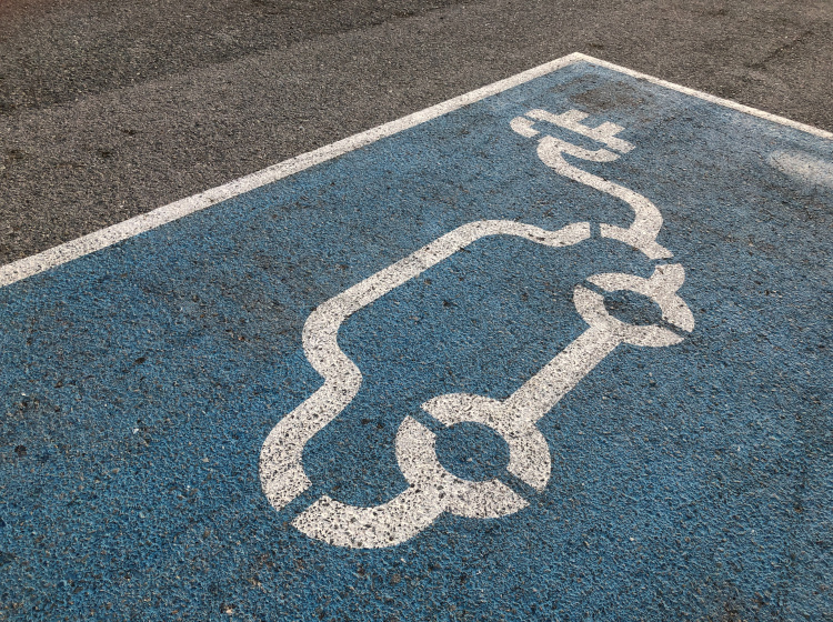Vyhrazené parkovací místo pro elektromobily