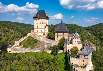 Karlštejn je snad nejikoničtějším českým hradem. Při placení vstupenek ale mnoho lidí nevěří svým očím.