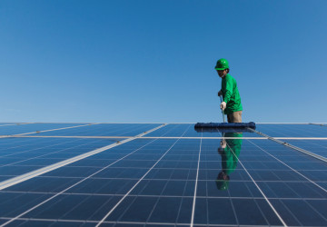 Běžným panelům roste konkurence. 