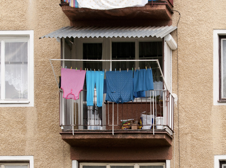 V některých městech už domovní řády určují přesná pravidla i pro vzhled balkonů, aby se předešlo sporům mezi sousedy. V některých městech už domovní řády určují přesná pravidla i pro vzhled balkonů, aby se předešlo sporům mezi sousedy.