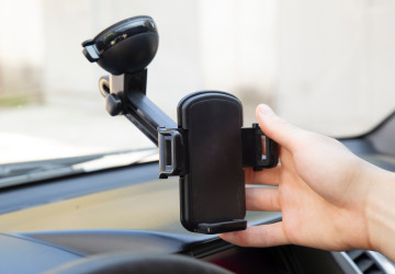 Dbejte na správné umístění držáku. Dbejte na správné umístění držáku.