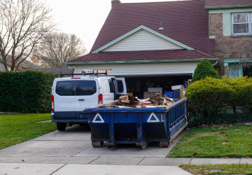 Při vyklízení garáže může dojít i k závažným zraněním. Při vyklízení garáže může dojít i k závažným zraněním.