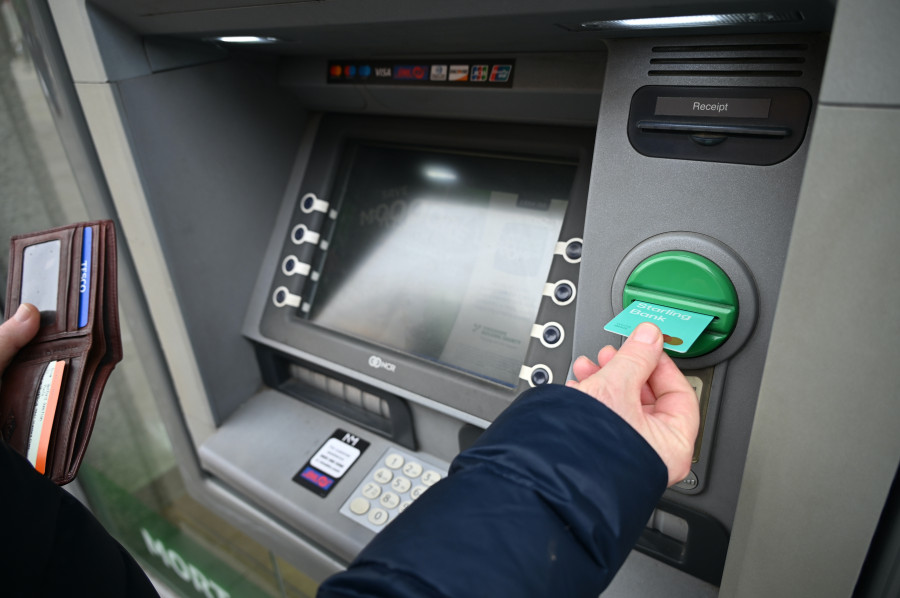Banky dokážou kartu zablokovat na dálku během několika vteřin od nahlášení problému.