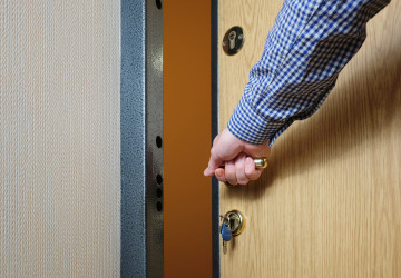 Chytrý trik, jak zabezpečit dveře