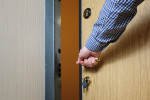 Chytrý trik, jak zabezpečit dveře