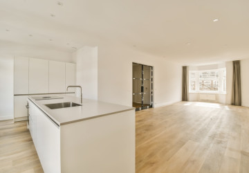 Nájemce má v bytě omezené možnosti, co se oprav a provádění změn týče. Nájemce má v bytě omezené možnosti, co se oprav a provádění změn týče.