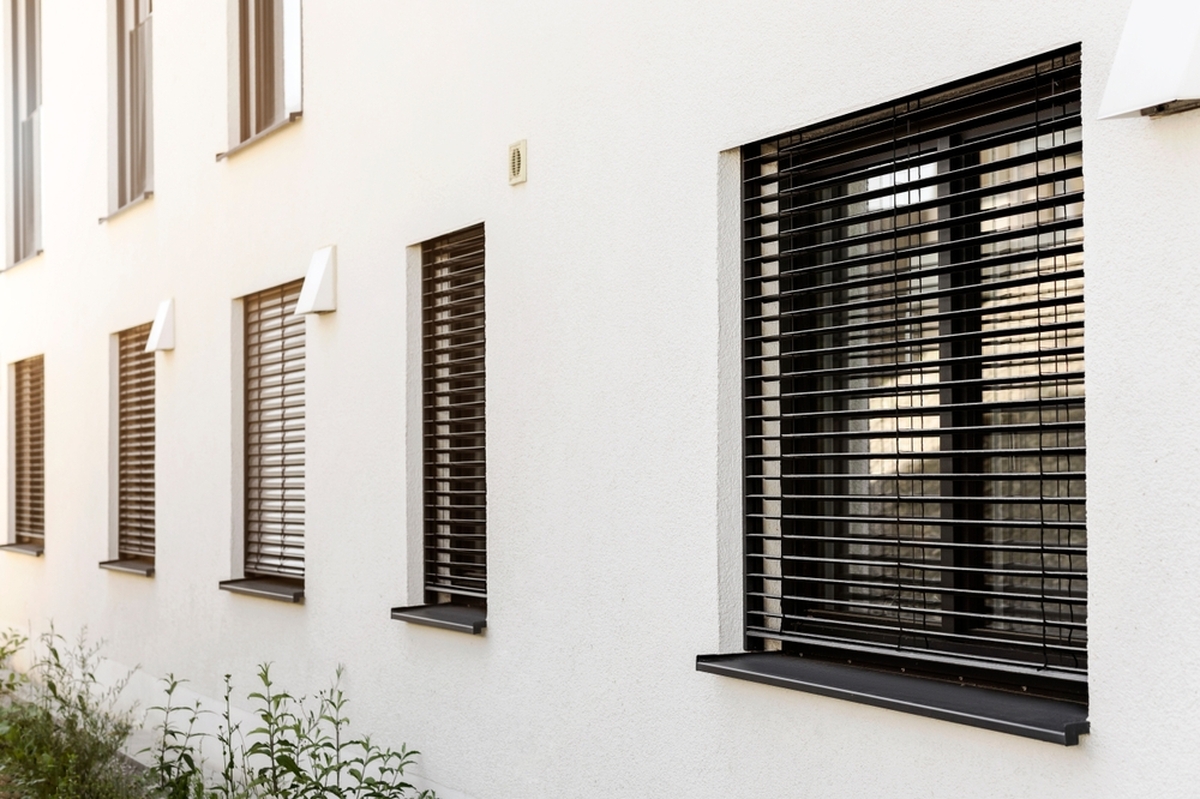 Instalace rolet může vyžadovat povolení.