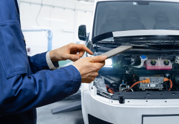 Servis pro elektromobil stojí přibližně dvojnásobek oproti spalovacímu autu Servis pro elektromobil stojí přibližně dvojnásobek oproti spalovacímu autu