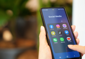 Aplikace v telefonu mohou sbírat osobní data, základem je obezřetnost.