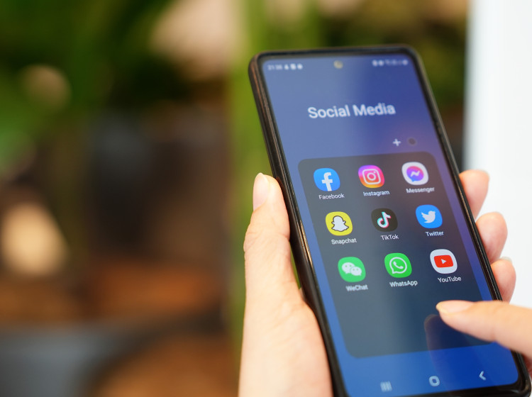 Aplikace v telefonu mohou sbírat osobní data, základem je obezřetnost.