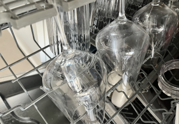 Jak správně skládat nádobí v myčce?