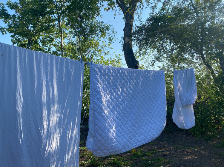 Finská metoda větrání peřin. Zničí roztoče a udrží ložní prádlo déle svěží Finská metoda větrání peřin. Zničí roztoče a udrží ložní prádlo déle svěží