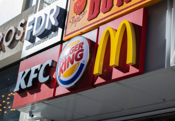 Fastfoodům působícím v ČR přibyde konkurence. 