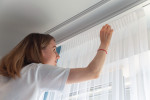 Češi už nevěší záclony, ale modernější varianty, které spoří na energiích