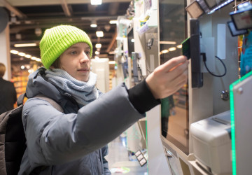 Mladší 18 let narazí u pokladny na nečekaný problém Mladší 18 let narazí u pokladny na nečekaný problém