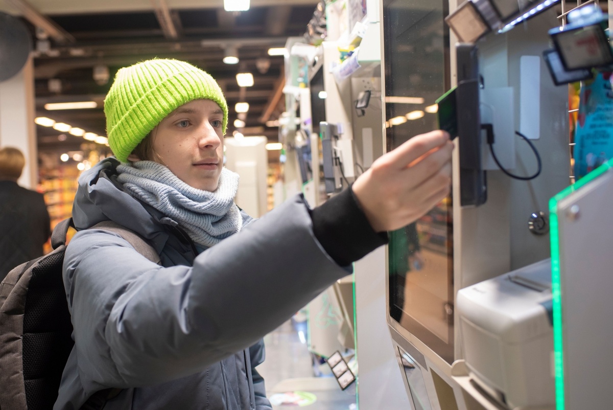 Mladší 18 let narazí u pokladny na nečekaný problém Mladší 18 let narazí u pokladny na nečekaný problém