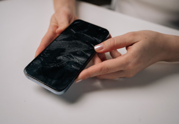 Odpovědnost za škodu na telefonu nese vždy ten, kdo ho rozbil. Odpovědnost za škodu na telefonu nese vždy ten, kdo ho rozbil.