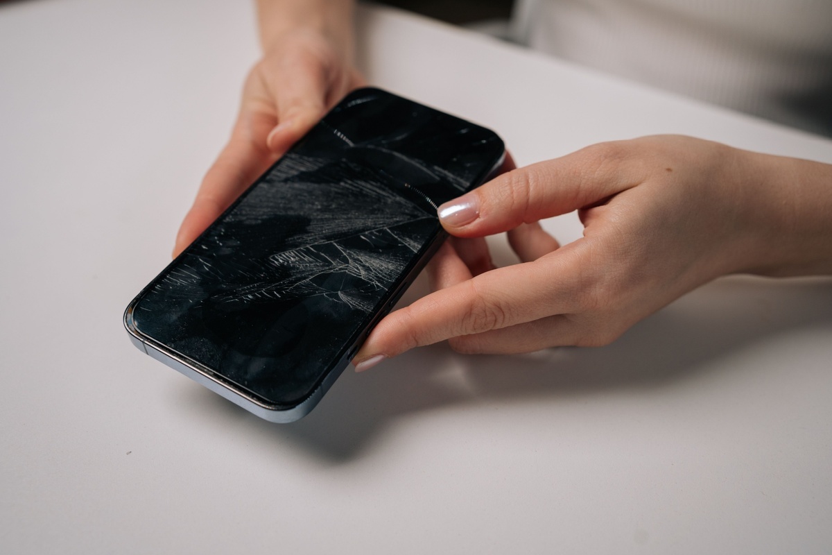 Odpovědnost za škodu na telefonu nese vždy ten, kdo ho rozbil. 