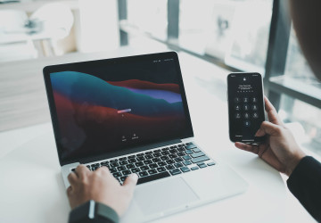 Konec klasických hesel se blíží: Google i Apple přecházejí na nový systém, bez kterého se brzy nepřihlásíte do e-mailu