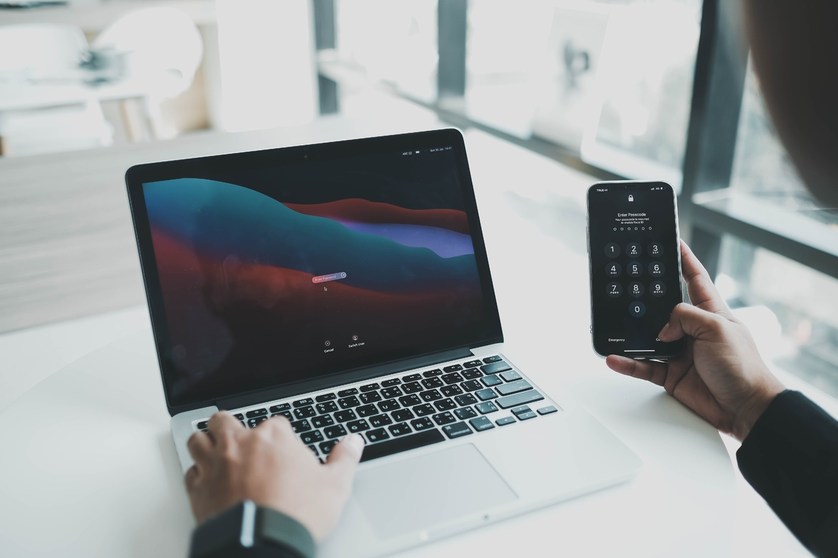 Konec klasických hesel se blíží: Google i Apple přecházejí na nový systém, bez kterého se brzy nepřihlásíte do e-mailu