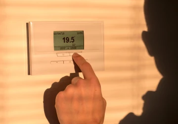 Termostat sám o sobě náklady na vytápění nesníží.