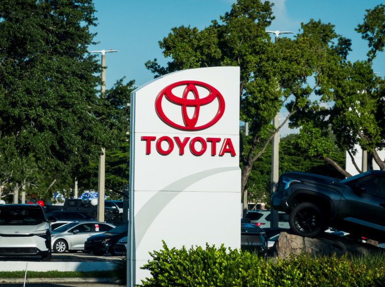 Toyota nabízí vozy s tovární zárukou na 1 milion kilometrů.