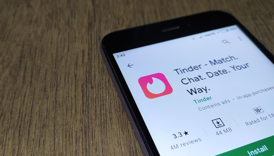 Seznamovací aplikace Tinder je v základní verzi zdarma. Existuje ale i několik placených verzí.
