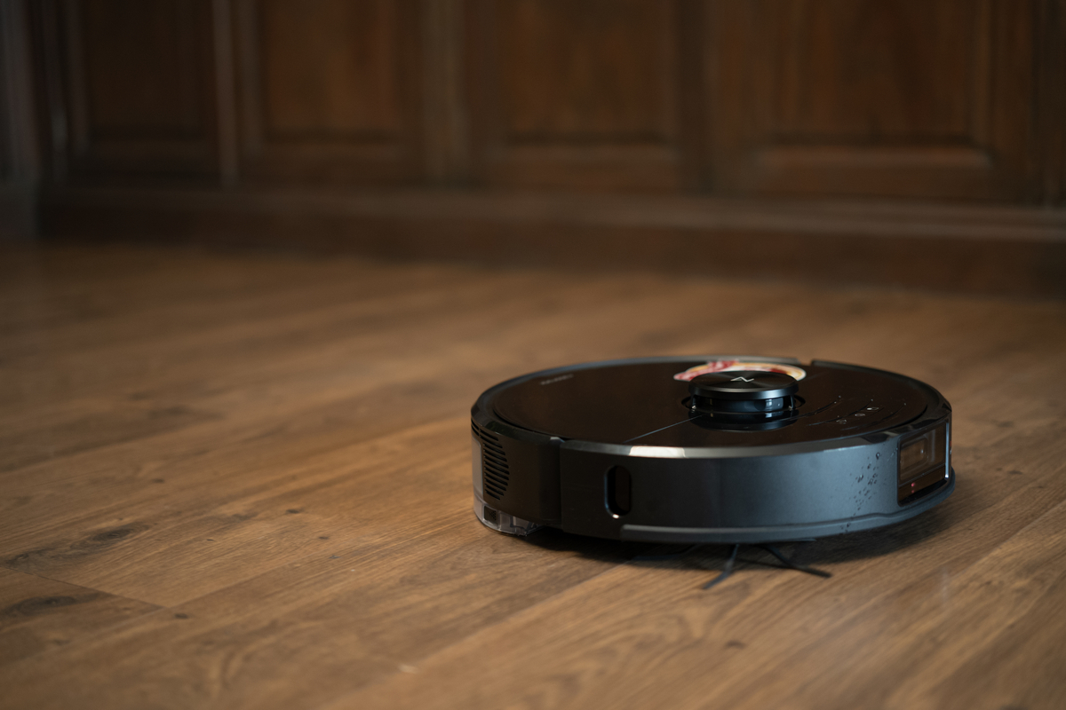 Nový vysavač Roborock Saros Rover.