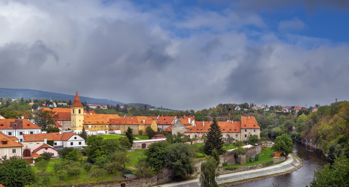 Oblačnou oblohu už brzo vystřídá jiné počasí. Oblačnou oblohu už brzo vystřídá jiné počasí.