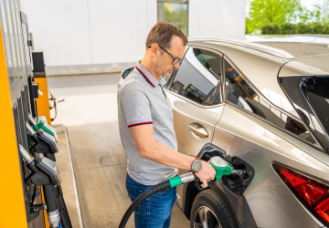 Kam si dojet pro levnější benzin či naftu? Kam si dojet pro levnější benzin či naftu?