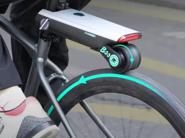 Přídavný motor na kolo může být velmi užitečný.