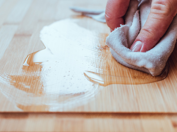 Oživte barvu roky zašlého nábytku během pár minut Oživte barvu roky zašlého nábytku během pár minut