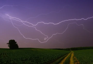 Do Česka dorazí velmi silné bouřky