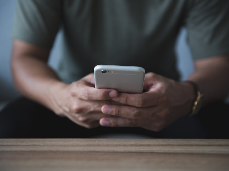 Volá a píše vám šéf i o víkendu