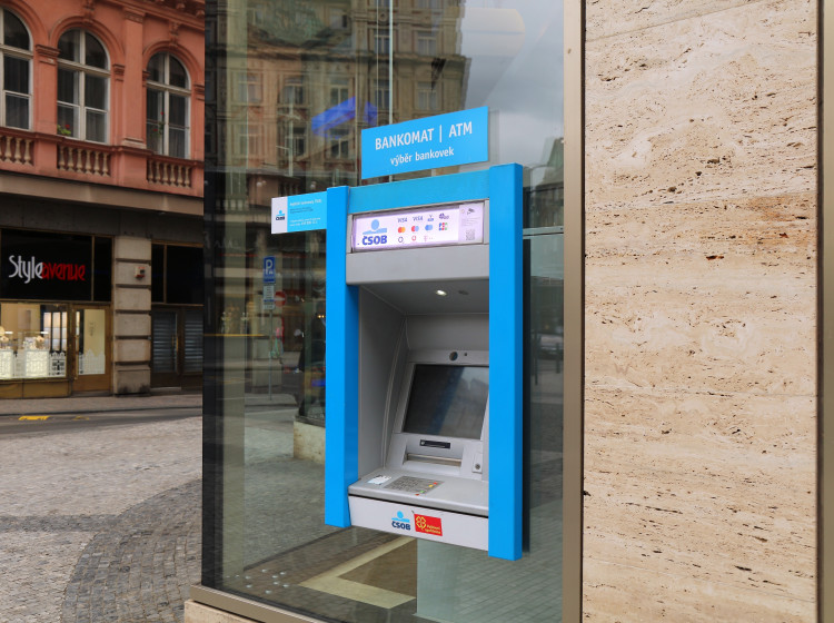 Bankomaty v Česku denně obslouží statisíce transakcí, přesto se technickým chybám úplně vyhnout nedá.